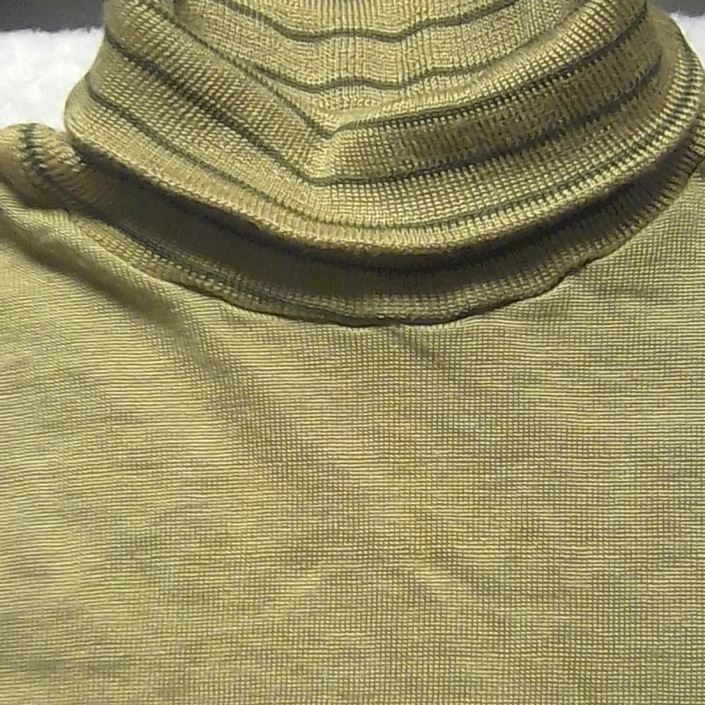 Turtle neck - Picture 2 of 4